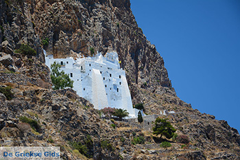 Chozoviotissa Amorgos - Eiland Amorgos - Cycladen foto 496 - Foto van https://www.grieksegids.nl/fotos/amorgos/350/eiland-amorgos-496.jpg