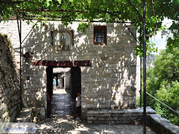 Agia Paraskevi klooster Vikos kloof foto 2 - Zagori Epirus - Foto van https://www.grieksegids.nl/fotos/griekse-gidsnl/350pixels/zagoria-epirus-050.jpg