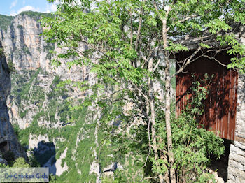 Agia Paraskevi klooster Vikos kloof foto 4 - Zagori Epirus - Foto van https://www.grieksegids.nl/fotos/griekse-gidsnl/350pixels/zagoria-epirus-055.jpg