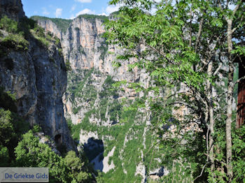 Agia Paraskevi klooster Vikos kloof foto 5 - Zagori Epirus - Foto van https://www.grieksegids.nl/fotos/griekse-gidsnl/350pixels/zagoria-epirus-056.jpg