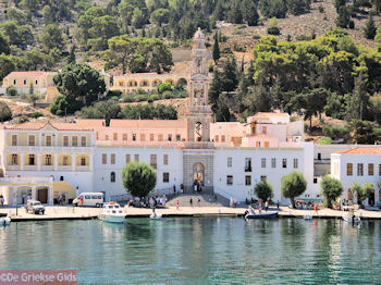 Panormitis is een van de belangrijkste kloosters van de Dodecanese - Eiland Symi - Foto van https://www.grieksegids.nl/fotos/grieksegidsinfo-fotos/albums/userpics/10001/normal_eiland-symi-02.jpg