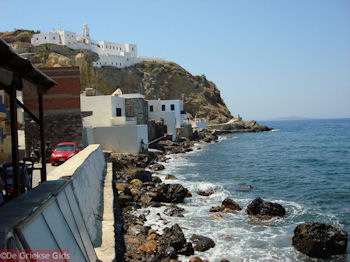 De Panagia Spiliani klooster in Mandraki (Nisyros) - Foto van https://www.grieksegids.nl/fotos/grieksegidsinfo-fotos/albums/userpics/10001/normal_panagia-paliani-klooster-nisyros.jpg