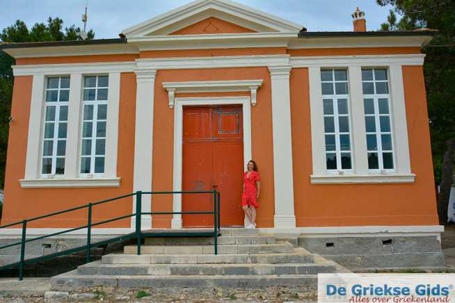 Lakka Paxos Paxi Ionische eilanden Griekenland - Maestro in Blue, de Muziekschool - De Griekse Gids - Foto van https://www.grieksegids.nl/fotos/uploads-thumb/28-01-25/1738085303._paxos-muziekschool.jpg